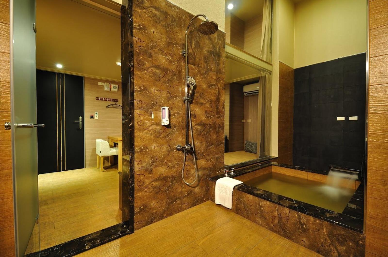 58˚ Hotspring Hotel Jiaoxi Værelse billede